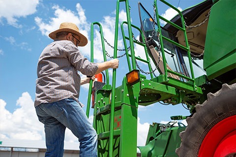 Operador de Máquinas e Equipamentos Agrícolas